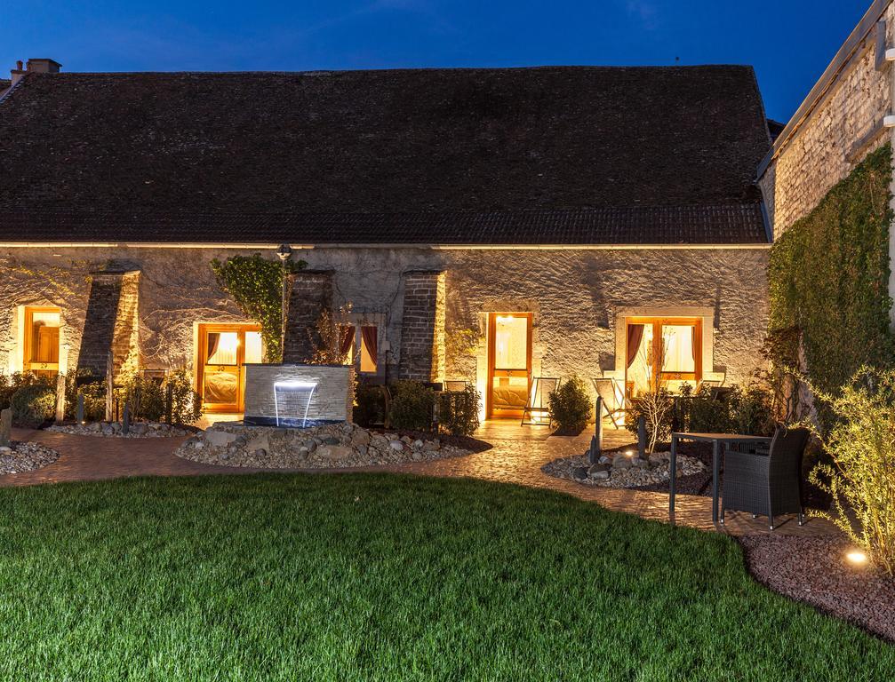 Hotel De La Cloche Beaune  Exterior photo